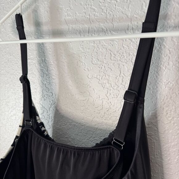 Lane Bryant No-Wire Blouson Tankini Top Black Floral Built In Bra Swim Size 28 - Picture 3 of 8